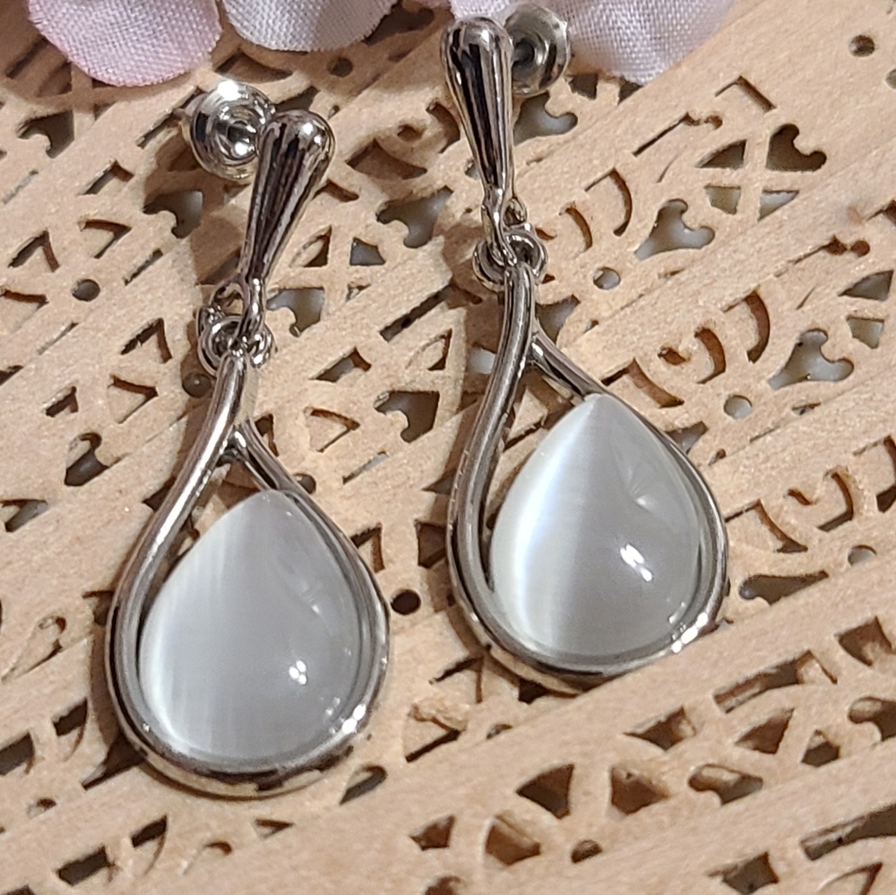 Unique Vintage Silver Teardrop Earrings